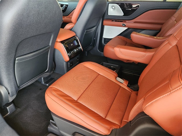 Vehicle image 28 of 31