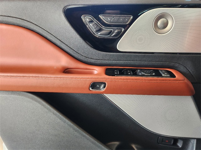 Vehicle image 22 of 31