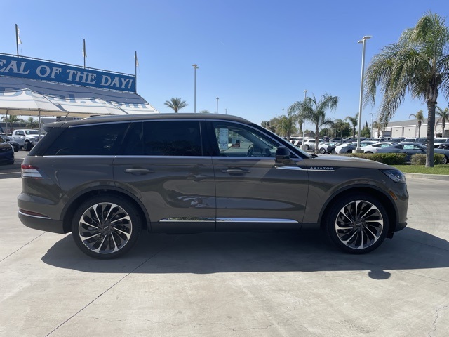 2025 Lincoln Aviator Reserve Image 4 of 30