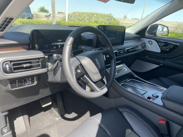 2025 Lincoln Aviator Reserve Image 9 of 30