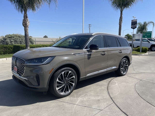 2025 Lincoln Aviator Reserve Image 1 of 30