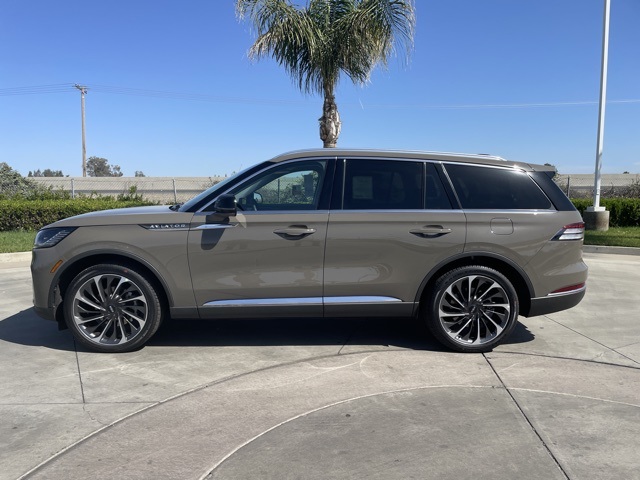 2025 Lincoln Aviator Reserve Image 8 of 30