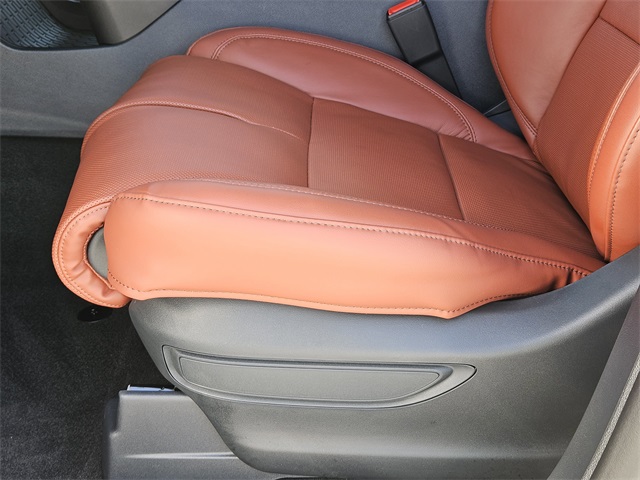 Vehicle image 23 of 32