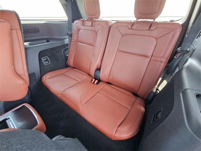 Vehicle image 29 of 32