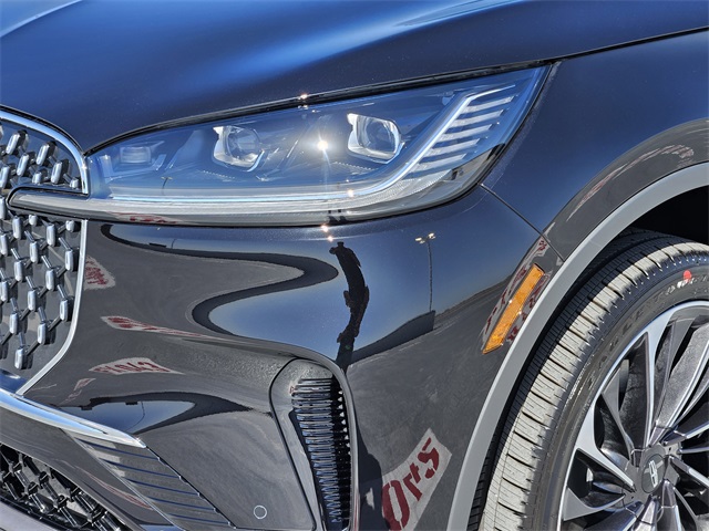 Vehicle image 9 of 32