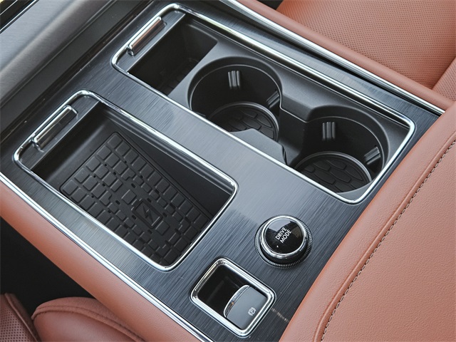Vehicle image 19 of 32