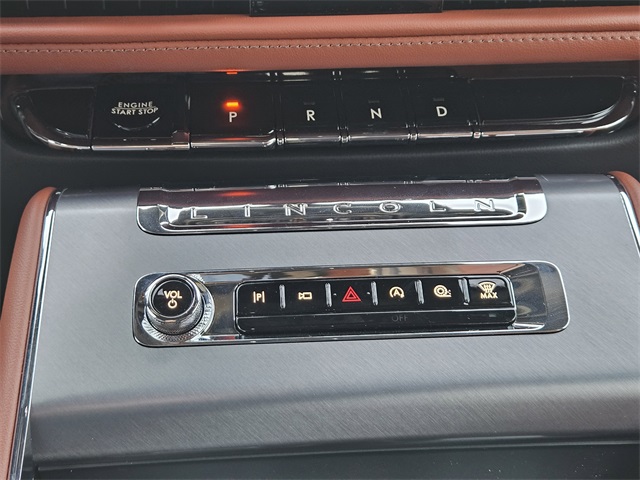 Vehicle image 18 of 32