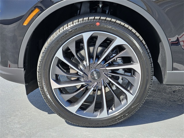Vehicle image 11 of 32