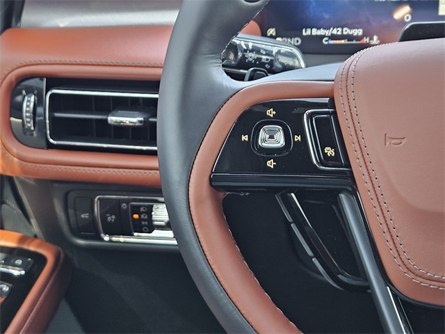 Vehicle image 26 of 32