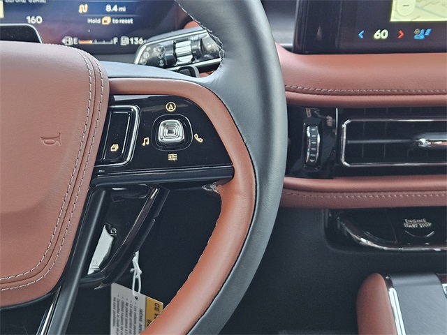 Vehicle image 27 of 32