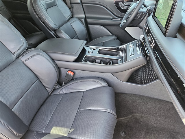 Vehicle image 13 of 32