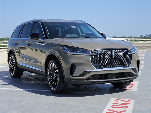 Vehicle image 3 of 32