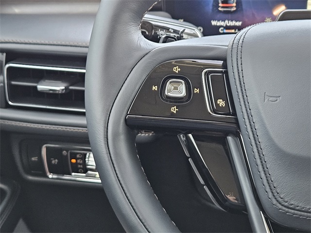 Vehicle image 26 of 32