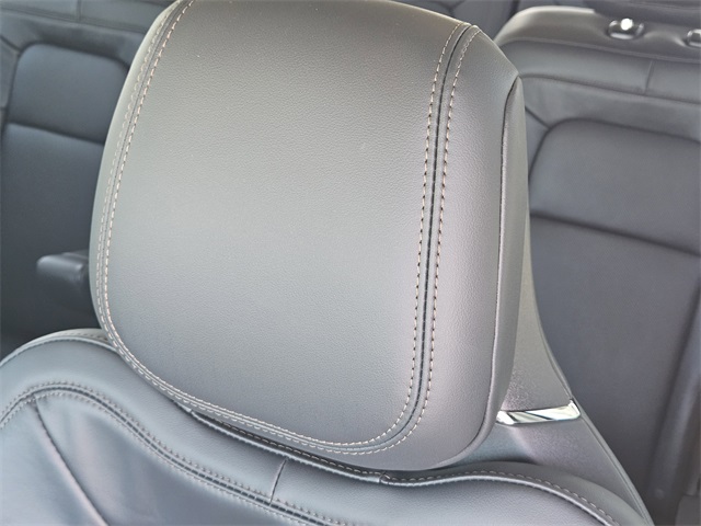 Vehicle image 14 of 32