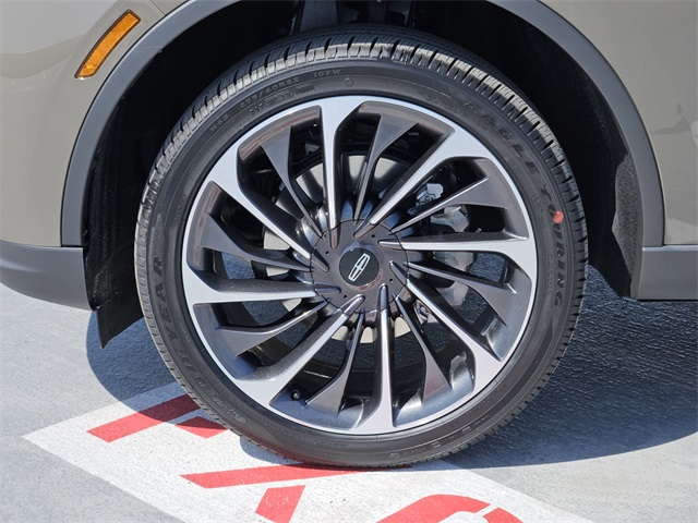 Vehicle image 11 of 32