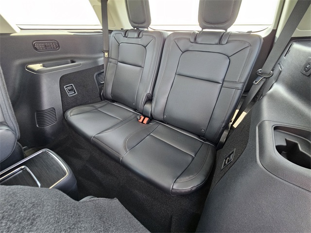 Vehicle image 29 of 32