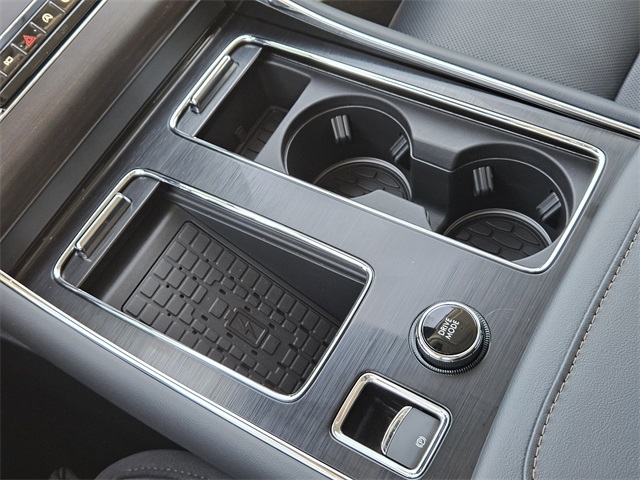 Vehicle image 19 of 32