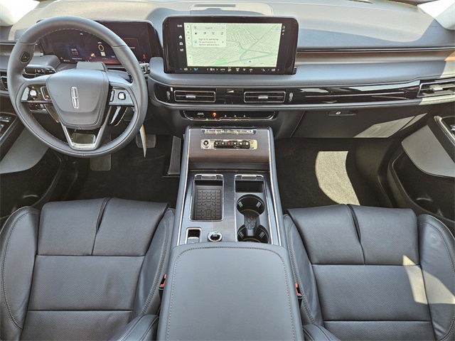 Vehicle image 24 of 32