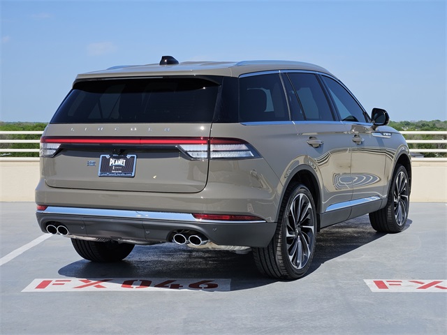 Vehicle image 4 of 32