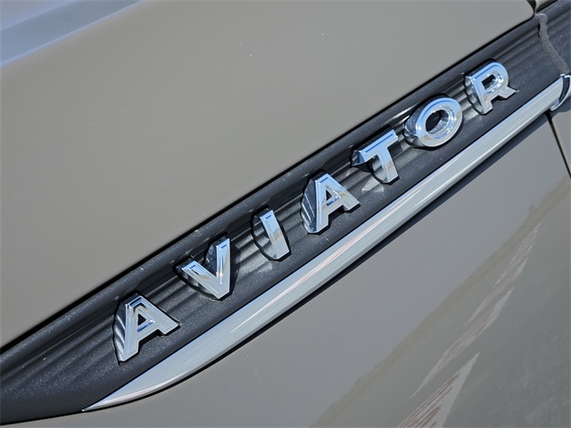 Vehicle image 8 of 32