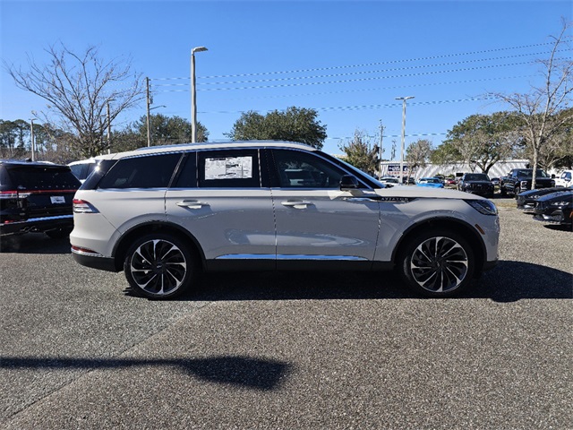 2025 Lincoln Aviator Reserve Image 2 of 33