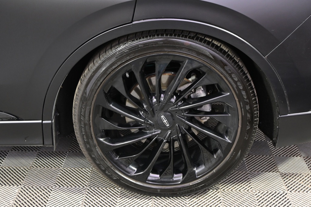 Vehicle image 19 of 34