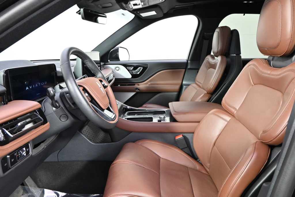 Vehicle image 13 of 34