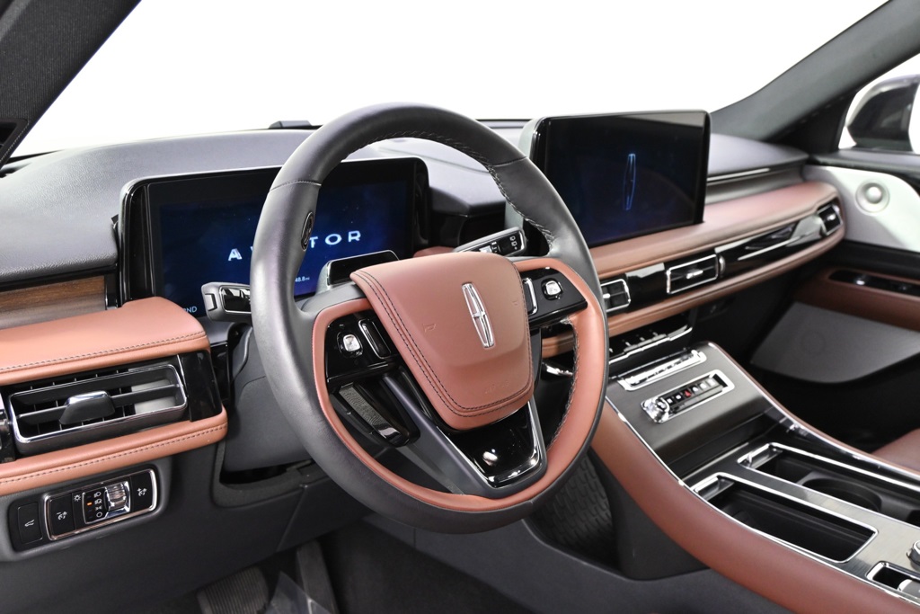 Vehicle image 11 of 34