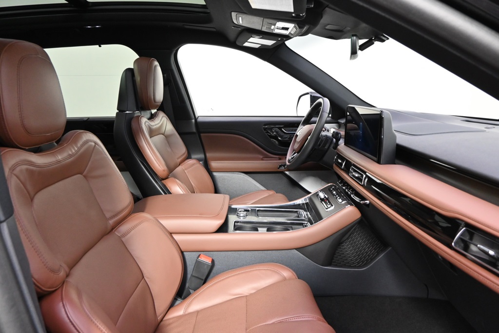 Vehicle image 15 of 34