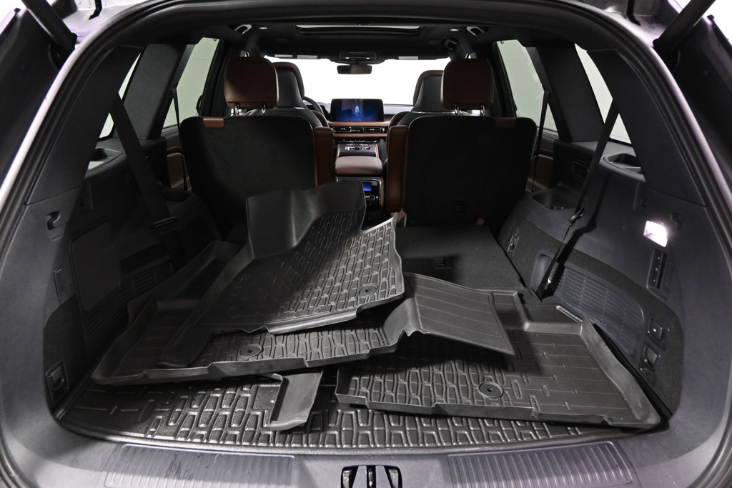 Vehicle image 18 of 34