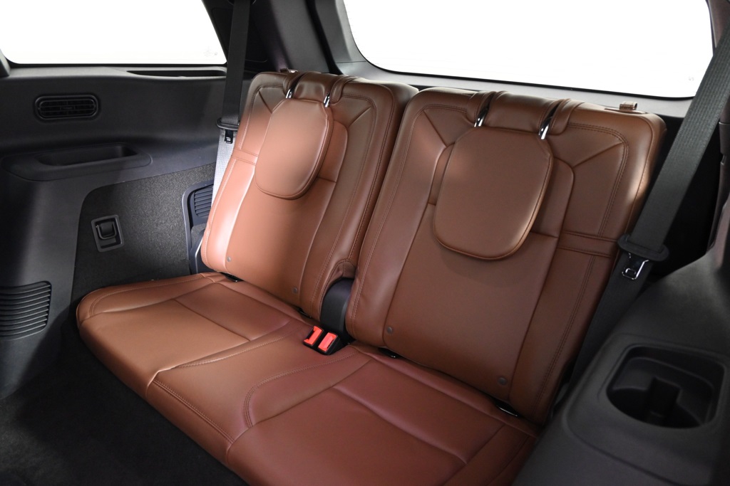 Vehicle image 21 of 34
