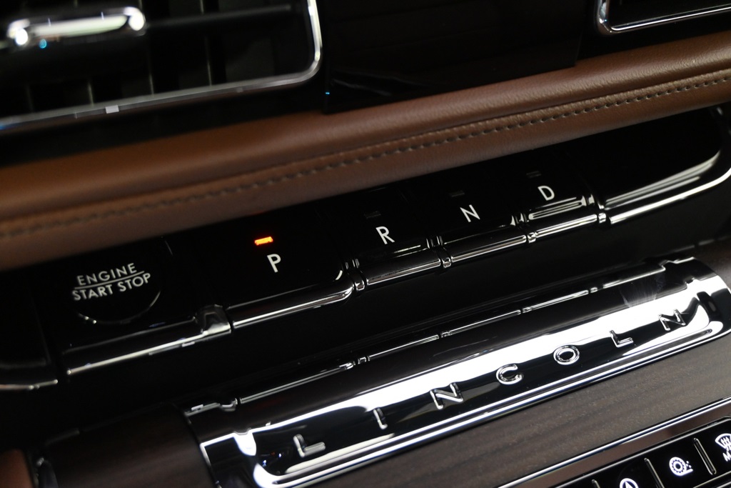 Vehicle image 31 of 34