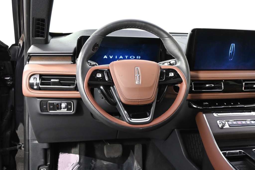 Vehicle image 12 of 34