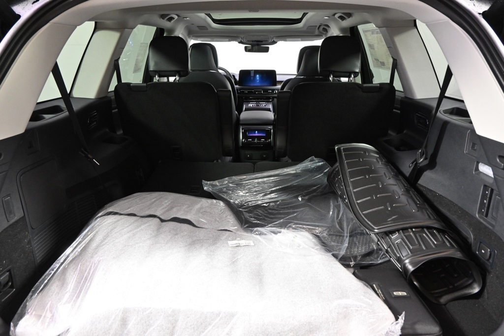 Vehicle image 11 of 32