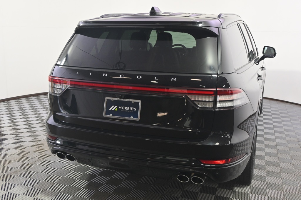 Vehicle image 7 of 32