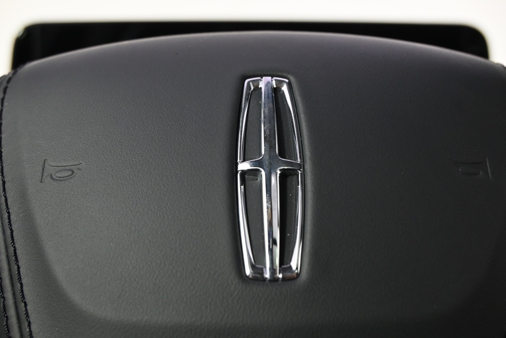 Vehicle image 28 of 32