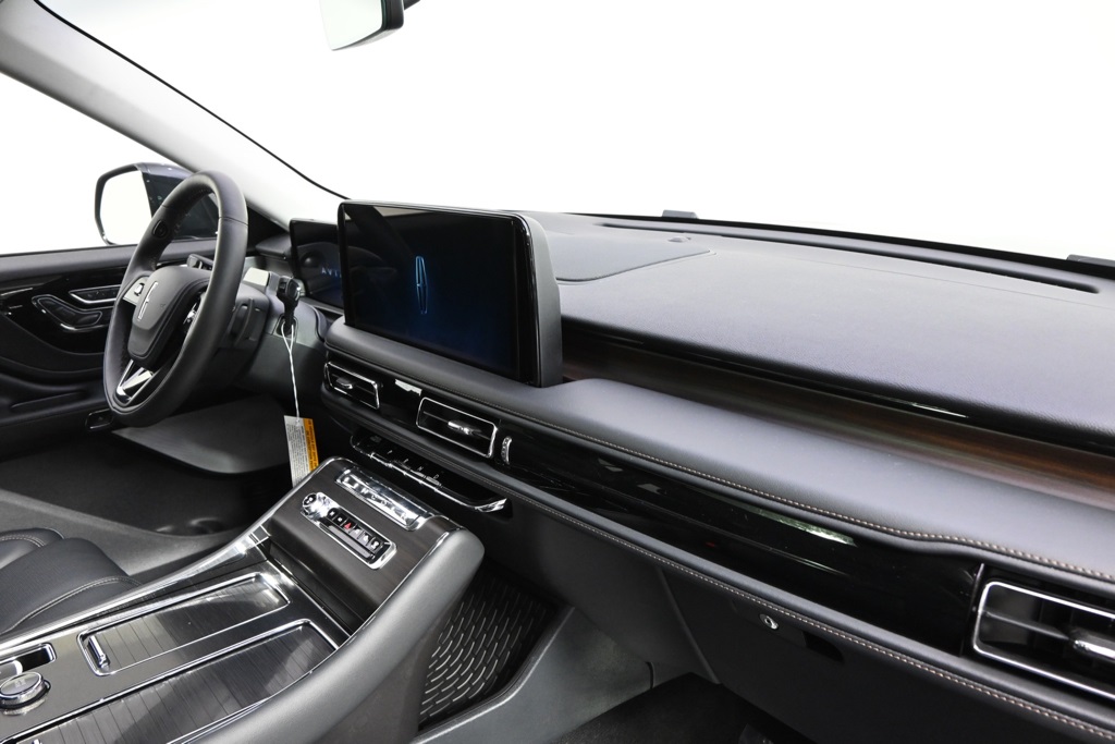 Vehicle image 16 of 32