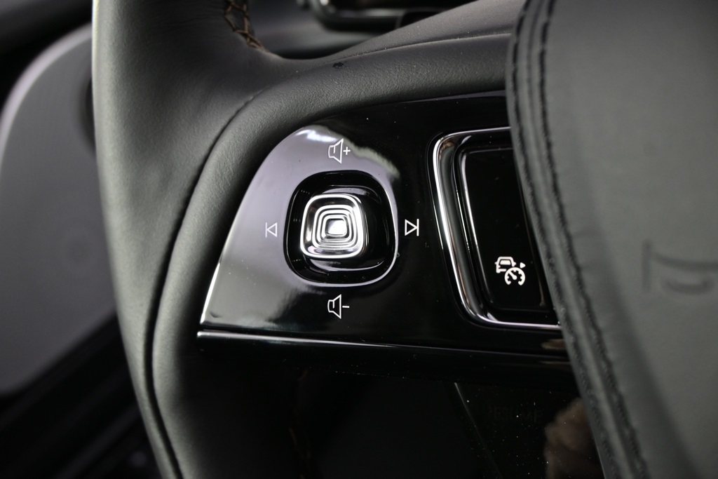 Vehicle image 29 of 32