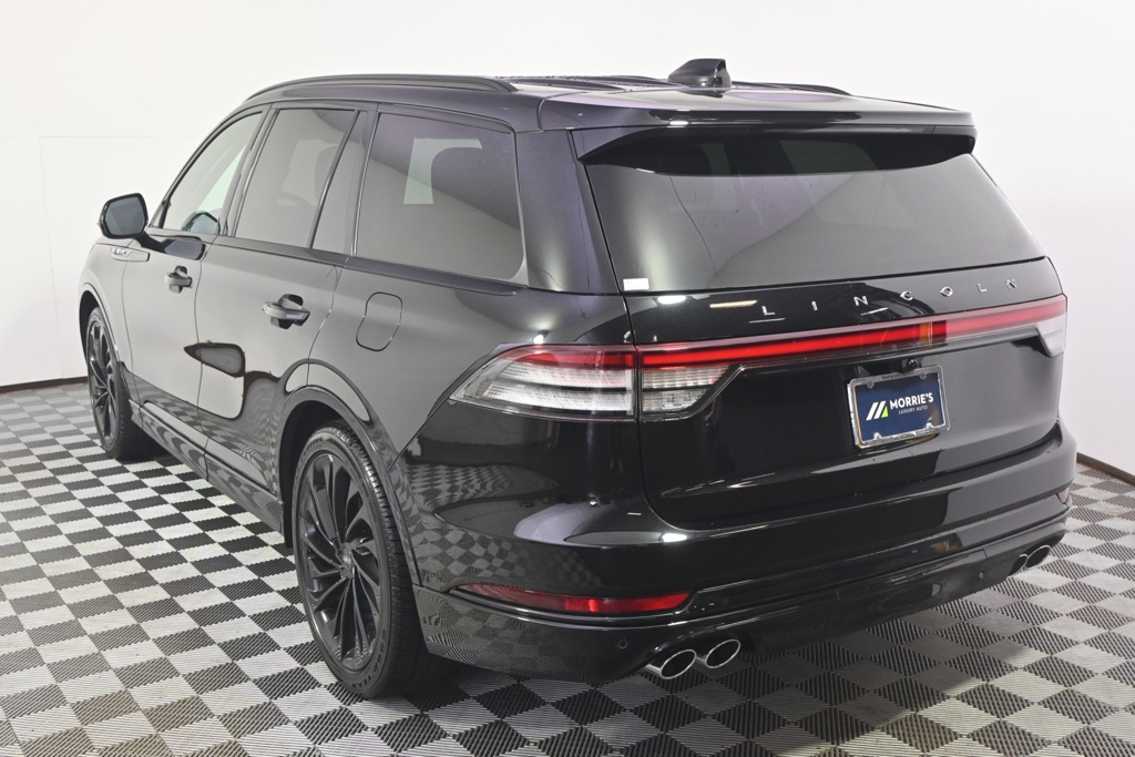 Vehicle image 9 of 32