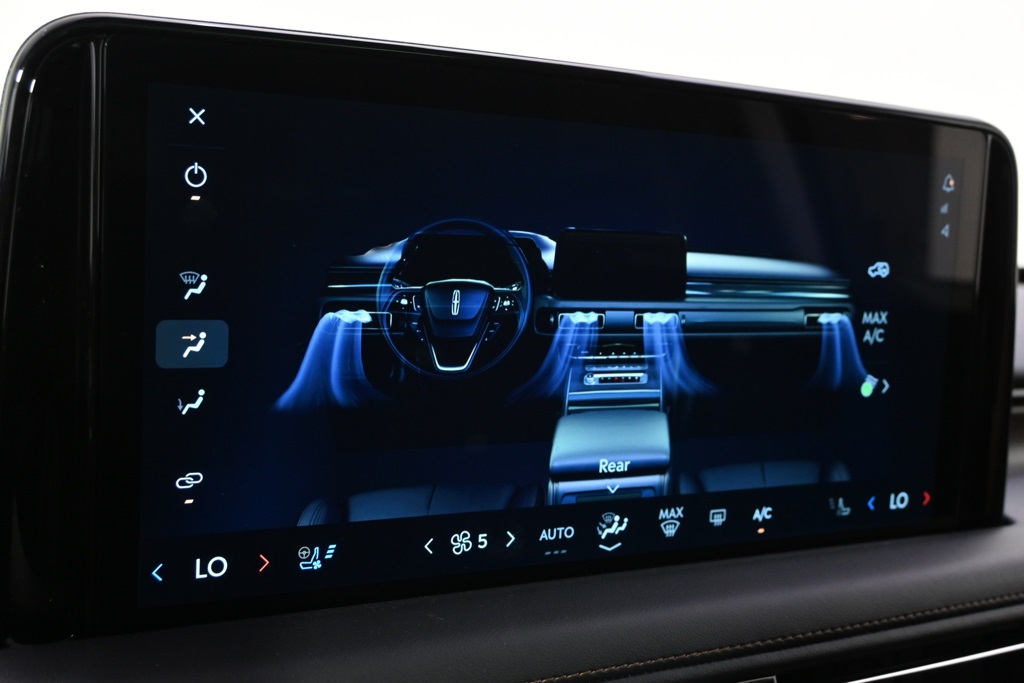 Vehicle image 25 of 32