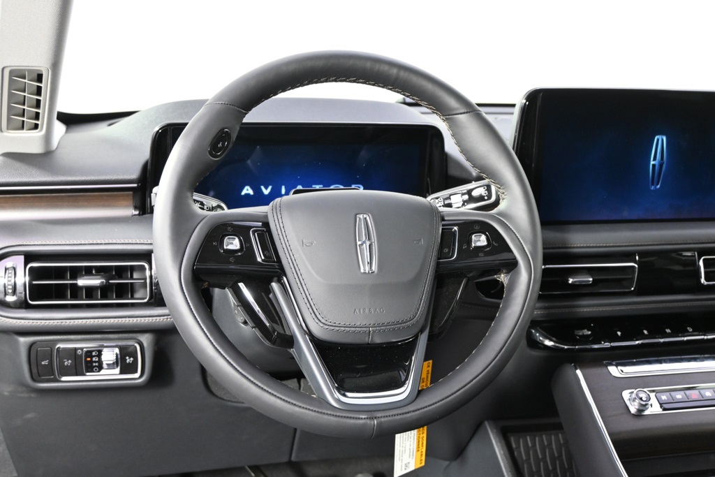 Vehicle image 18 of 32