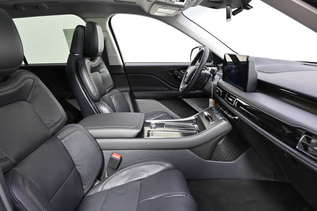 Vehicle image 15 of 32