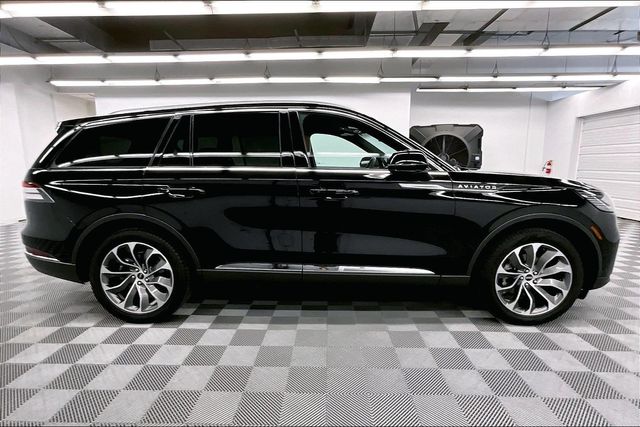2025 Lincoln Aviator Reserve Image 3 of 42