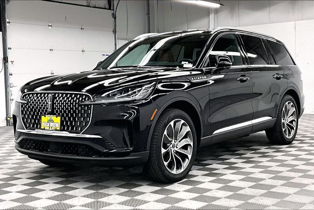 2025 Lincoln Aviator Reserve Image 1 of 42