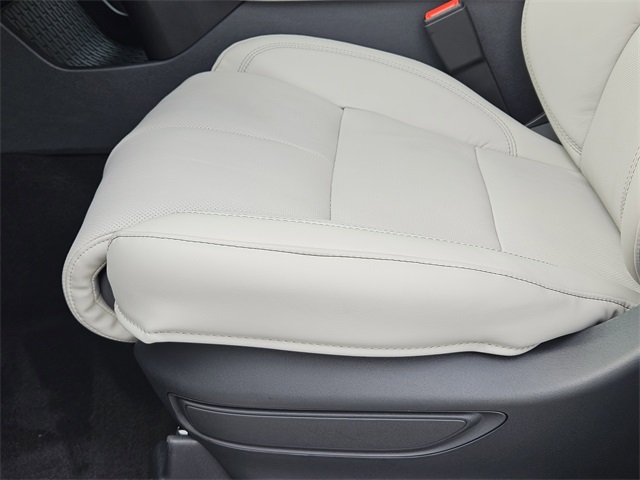 Vehicle image 23 of 32