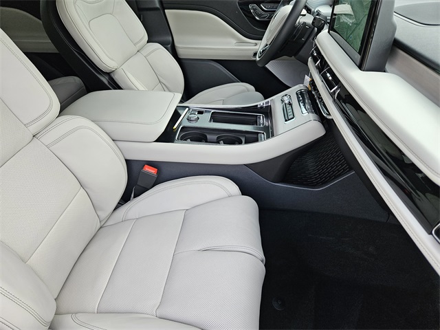 Vehicle image 13 of 32
