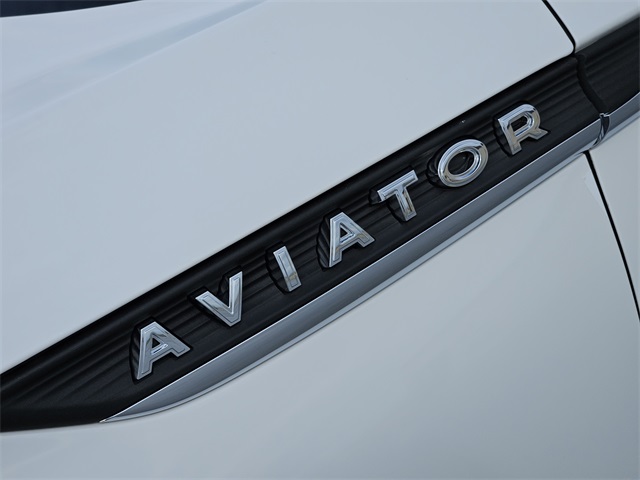 Vehicle image 8 of 32