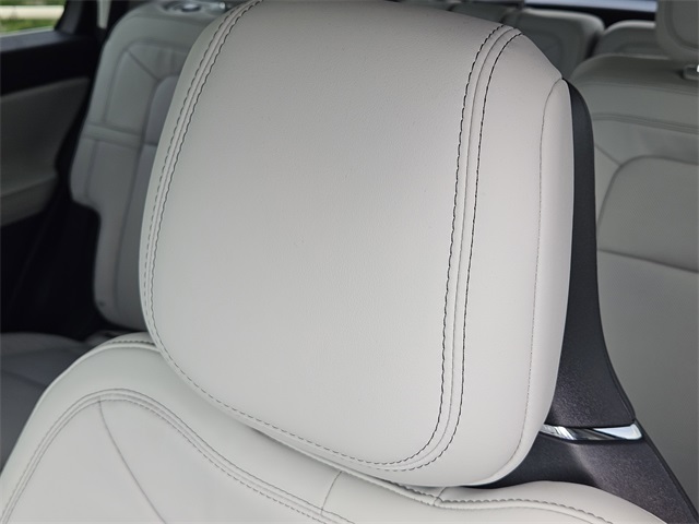 Vehicle image 14 of 32