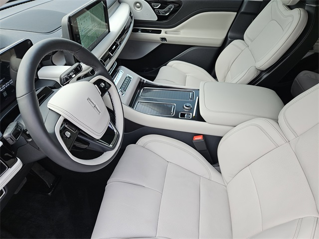 Vehicle image 12 of 32