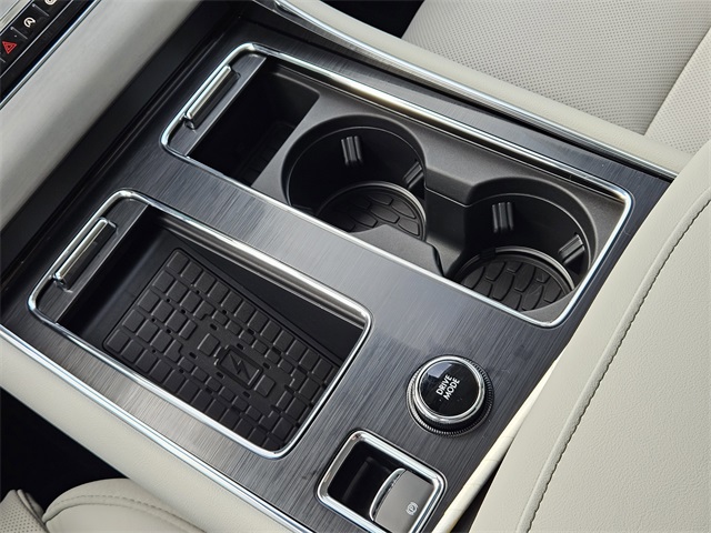 Vehicle image 19 of 32